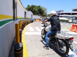 La dependencia recordó que existen costos adicionales en trámites como certificaciones de licencia y en casos relacionados con el transporte público, por lo que recomendó a los motociclistas informarse con anticipación. EL INFORMADOR/ ARCHIVO