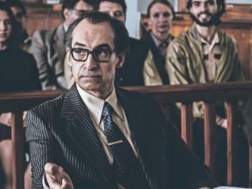 El actor Bruno Bichir, interpreta a un burócrata de la dictadura en la adaptación cinematográfica de “El beso de la mujer araña”. ESPECIAL