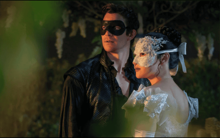 Te doy mi corazón es una historia sobre el reconocimiento del propio valor, la lucha contra las imposiciones sociales y la fuerza de un amor que se niega a permanecer en las sombras, convirtiéndose en una de las novelas más recordadas del universo Bridgerton. ESPECIAL/NETFLIX