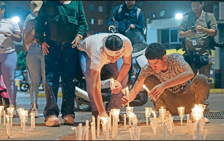 Familiares de los detenidos esperan en las cárceles de Caracas su excarcelación. EFE/M. Gutiérrez