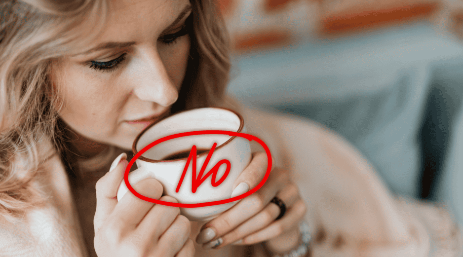 Tomar un vaso de agua antes del café es una acción simple que puede favorecer la hidratación, cuidar el sistema digestivo y contribuir a un consumo más consciente de cafeína. CANVA