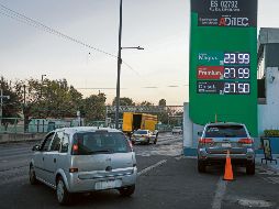 El incremento en el combustible responde, en buena medida, al ajuste de 3.8% en las cuotas del Impuesto Especial sobre Producción y Servicios (IEPS). EL INFORMADOR/ J. Acosta