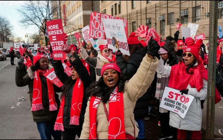 La huelga, que ocurre durante una temporada de gripe severa, podría obligar a los hospitales a transferir pacientes, cancelar intervenciones o desviar ambulancias. AP