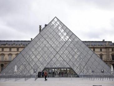 Reunidos en asamblea general esta mañana, unos trescientos trabajadores votaron a favor de la huelga. EFE / ARCHIVO