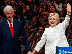 Entre los documentos públicos se encuentran registros de Bill Clinton viajando en el avión de Epstein para eventos de la Fundación Clinton. AP/ARCHIVO