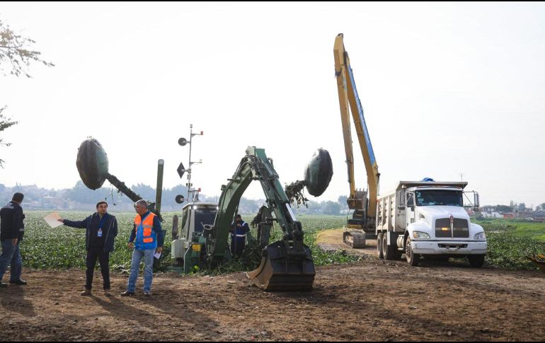 El Gobernador de Jalisco dijo que se realizará desazolve, dragado y limpieza de maleza para recuperar la capacidad original de los cuerpos de agua. EL INFORMADOR  / J. ACOSTA