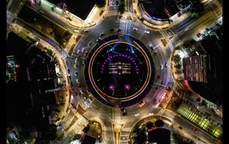 Se amplió el radio de la glorieta, se habilitaron cruces peatonales seguros, con semaforización visual y auditiva a fin garantizar la seguridad para llegar al monumento, se instaló una estación de Mi Bici y se rehabilitaron todas las instalaciones hidrosanitarias. EL INFORMADOR/ A. Navarro