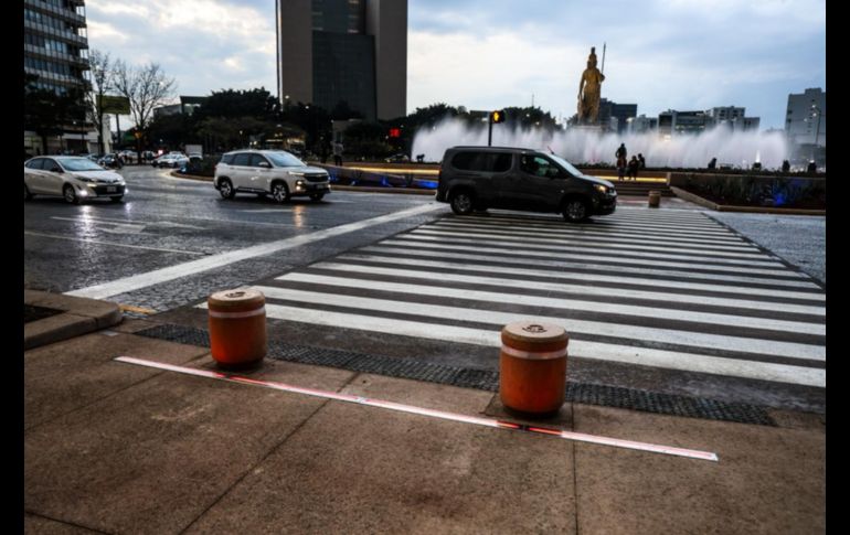 Se amplió el radio de la glorieta, se habilitaron cruces peatonales seguros, con semaforización visual y auditiva a fin garantizar la seguridad para llegar al monumento, se instaló una estación de Mi Bici y se rehabilitaron todas las instalaciones hidrosanitarias. EL INFORMADOR/ A. Navarro