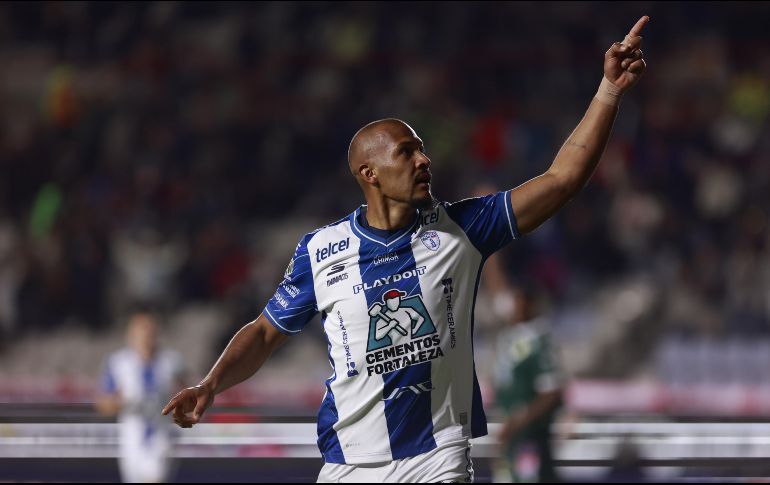 Salomón Rondón se hizo presente en el marcador al anotar el segundo gol de los Tuzos. EFE/D. Martínez