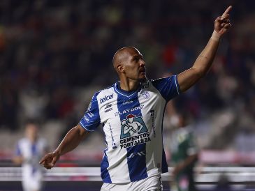 Salomón Rondón se hizo presente en el marcador al anotar el segundo gol de los Tuzos. EFE/D. Martínez
