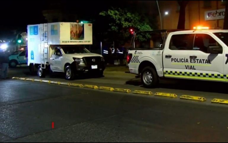 El conductor de la camioneta aceptó su responsabilidad ante los policías viales y será quien responda por los daños materiales. ESPECIAL