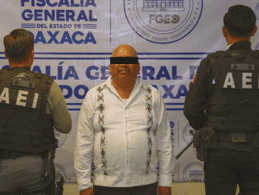 La detención contra el alcalde oaxaqueño se realizó por el delito de homicidio calificado con alevosía y ventaja. ESPECIAL/FGEO
