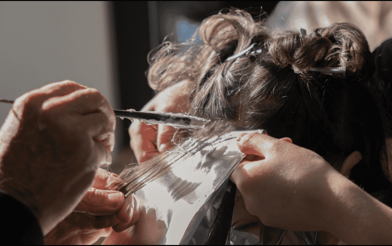 Un buen tinte, acompañado de la técnica adecuada, puede convertirse en el aliado clave para renovar tu imagen sin recurrir a cambios drásticos. ESPECIAL