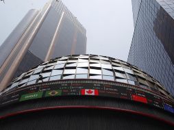 En la jornada, el peso mexicano se apreció un 0.69 % frente al dólar, al cotizar en 17.48 unidades por billete verde, frente a los 17.61 en la jornada anterior, según datos del Banco de México. EFE / ARCHIVO