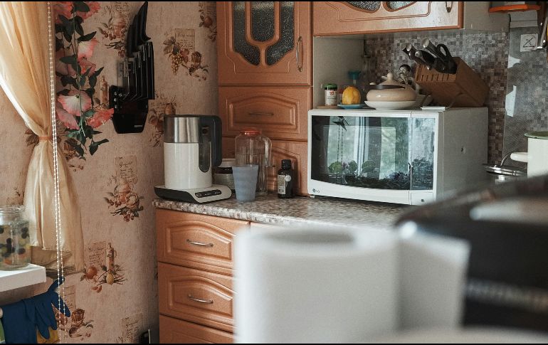 Lo ideal es realizar esta limpieza al menos una vez por semana o cada vez que se detecten salpicaduras visibles. Unsplash