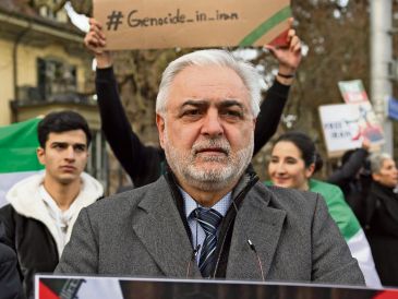 Dentro y fuera de Irán, grupos opositores mantienen sus consignas en las calles. EFE/P. Klaunzer