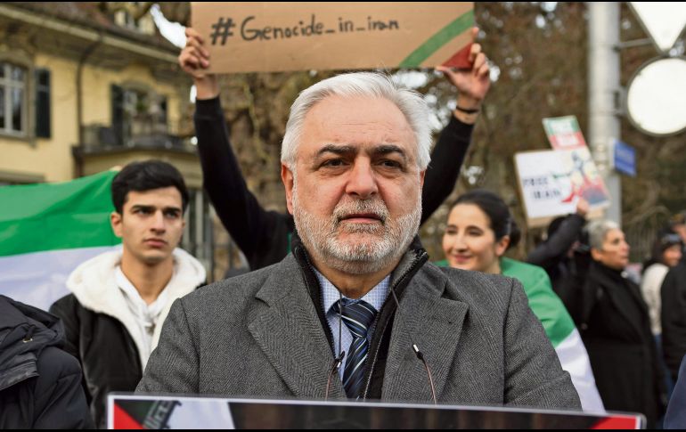 Dentro y fuera de Irán, grupos opositores mantienen sus consignas en las calles. EFE/P. Klaunzer