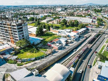 La construcción de edificios de vivienda vertical en la ciudad busca optimizar el uso del suelo urbano, ofreciendo soluciones habitacionales en espacios reducidos y contribuyendo a la densificación ordenada de las zonas metropolitanas. EL INFORMADOR/ A. Navarro