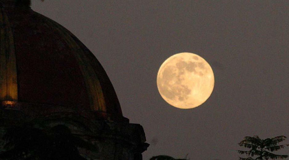 A lo largo de la historia, la Luna de Nieve también recibió el nombre de Luna de Hielo, Luna del Oso o Luna del Hambre. EL INFORMADOR/ARCHIVO