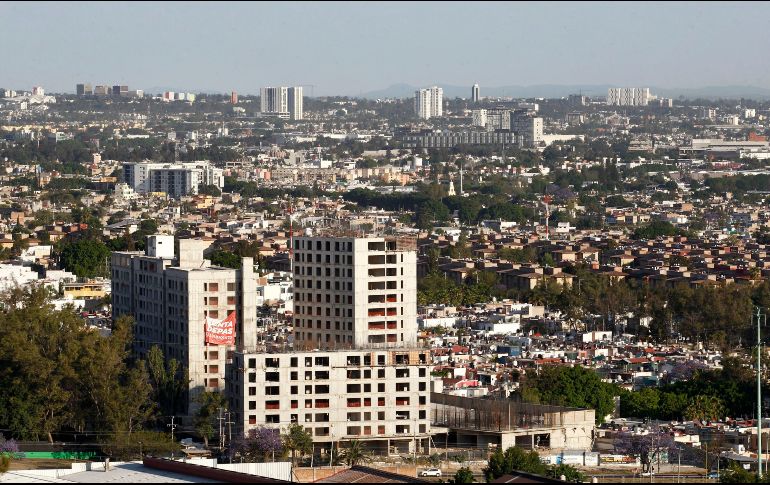 El aumento en los precios de los inmuebles, sin un crecimiento proporcional en los ingresos, ha provocado que las nuevas viviendas sean cada vez más pequeñas y, al mismo tiempo, más costosas, lo que ha cambiado las decisiones de quienes buscan un lugar para vivir. EL INFORMADOR / ARCHIVO