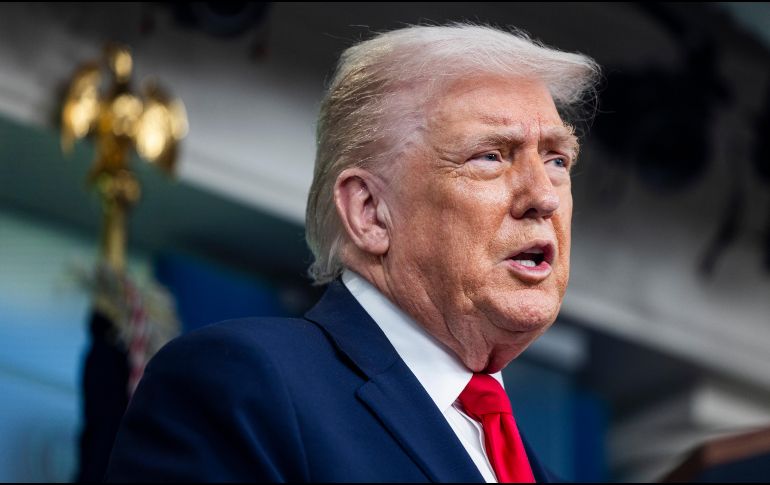 Donald Trump insistió en que su equipo no rechaza casi ninguna de sus ideas. EE/EPA/J. Lo Scalzo