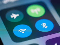 Existen varias medidas de seguridad que puedes adoptar para evitar el robo de información a través del Bluetooth. ESPECIAL/Canva