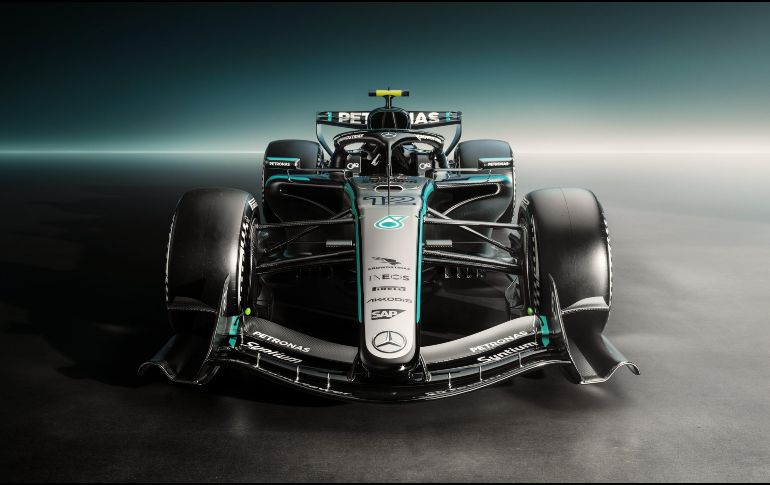 La escudería Mercedes difundió este jueves 22 de enero las primeras imágenes de su nuevo monoplaza para la temporada 2026. X / @MercedesAMGF1
