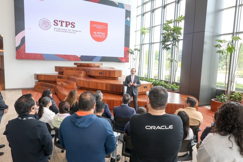 &nbsp;Autoridades laborales de Jalisco destacaron a Oracle por impulsar la igualdad de oportunidades. CORTESÍA 