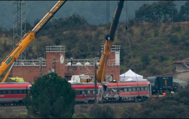 Se plantea como hipótesis que la fractura del carril se produjo con anterioridad al paso del Iryo siniestrado y, por lo tanto, al descarrilamiento. EFE/D. Arjona