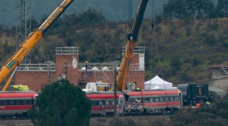 Se plantea como hipótesis que la fractura del carril se produjo con anterioridad al paso del Iryo siniestrado y, por lo tanto, al descarrilamiento. EFE/D. Arjona