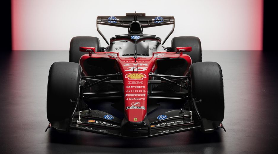 En cuanto a la estética, una de las características más notables es el retorno a la pintura con acabado brillante, reemplazando el mate utilizado durante las últimas siete temporadas. EFE / Scuderia Ferrari Press Office
