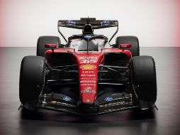 En cuanto a la estética, una de las características más notables es el retorno a la pintura con acabado brillante, reemplazando el mate utilizado durante las últimas siete temporadas. EFE / Scuderia Ferrari Press Office