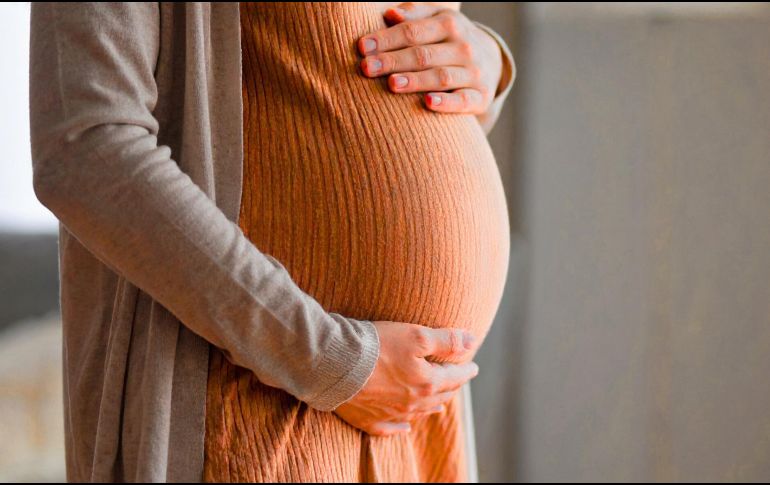 Las investigaciones continuarán, especialmente después de revelarse que Lydia acudía sola a consultas médicas por su presunto embarazo. ESPECIAL / CANVA