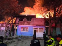 Diversas corporaciones atienden el incendio en Villas de Guadalupe Xalostoc. X/azucenacisneros