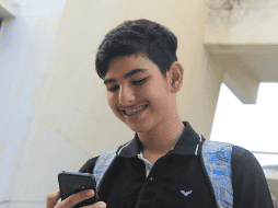 Es recomendable que los adolescentes tengan acompañamiento de un adulto durante el uso de redes sociales. UNSPLASH / S. DAWESAR