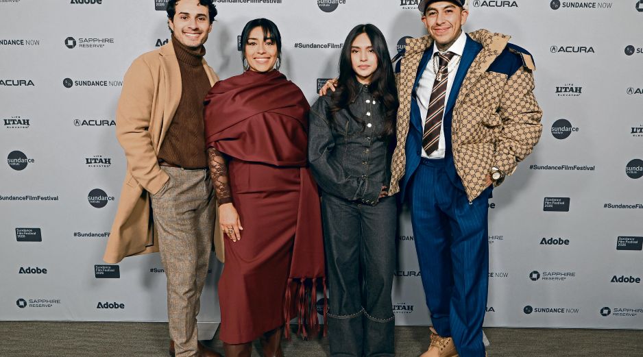 Guillermo Alonso, Adriana Paz, Jennifer Trejo y Eme Malafe asisten al estreno de “La Cazadora”, durante el Festival de Cine de Sundance 2026, en Park City (Estados Unidos). AFP