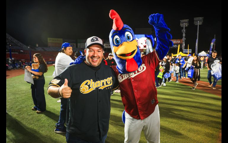 Charros de Jalisco celebró este lunes su bicampeonato de la Liga Mexicana del Pacífico con una convivencia especial junto a su afición en el Estadio Panamericano. EL INFORMADOR/ J. ACOSTA.