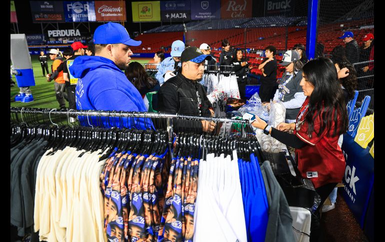 Charros de Jalisco celebró este lunes su bicampeonato de la Liga Mexicana del Pacífico con una convivencia especial junto a su afición en el Estadio Panamericano. EL INFORMADOR/ J. ACOSTA.