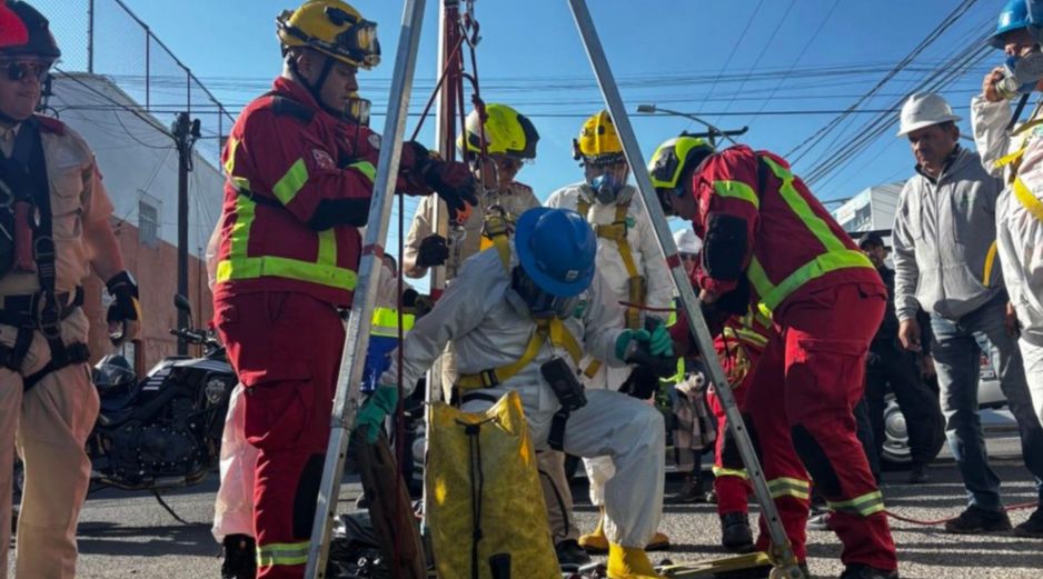 Con apoyo policial y de Protección Civil, el SIAPA inspeccionó el drenaje del AMG. CORTESÍA