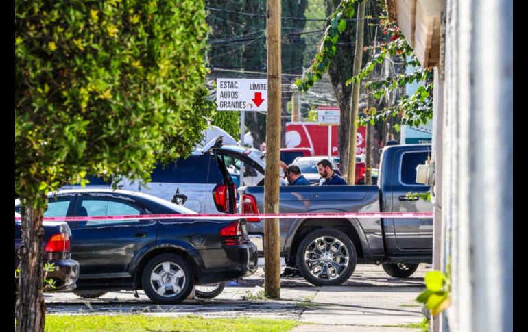 Los escoltas respondieron a la agresión, lo que provocó un intercambio de disparos dentro del estacionamiento del centro comercial, donde quedaron regados cerca de 40 casquillos de arma corta. EL INFORMADOR / A. Navarro