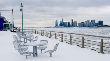 El número de víctimas mortales por la tormenta invernal que azotó este fin de semana a dos tercios de Estados Unidos ascendió a los 34. EFE/ A. Colmenares.