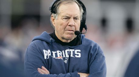 El entrenador en jefe fue contratado por los Patriots en el año 2000 y lideró a la franquicia a seis victorias en el Super Bowl y tres participaciones en la final durante un período de 18 años, de 2001 a 2018. AFP
