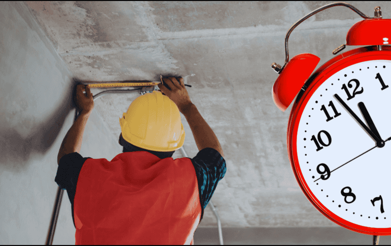 La reforma prohíbe explícitamente el pago de más de 12 horas extra a la semana. ESPECIAL / CANVA