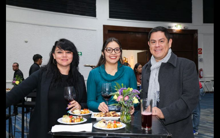Priscilla Ávalos, Mayela Pérez y Arturo López. GENTE BIEN JALISCO /  Lanzamiento de maestrías híbridas de UNIVA.