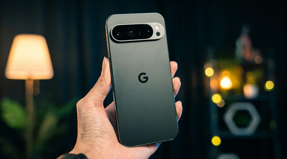 Este modelo Google Pixel usa modelos Gemini para sugerir formas de mejorar las fotos. UNSPLASH / AMANZ