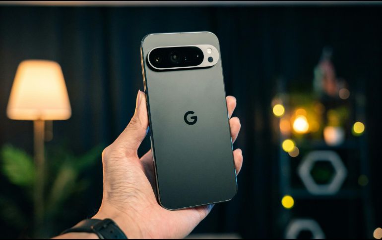 Este modelo Google Pixel usa modelos Gemini para sugerir formas de mejorar las fotos. UNSPLASH / AMANZ