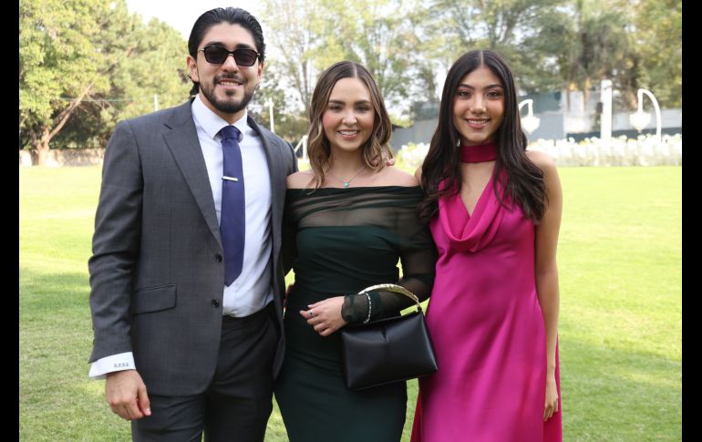 Rubén Barajas, Mariana Monclova y Dennise Ascencio. GENTE BIEN JALISCO / C. Jimeno