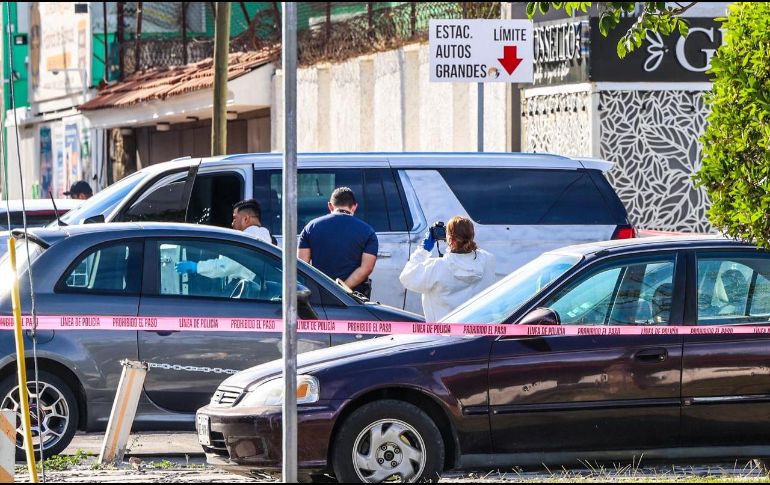 Personas que se encontraban en la zona narraron el pánico que se desató tras el intercambio de disparos a plena luz del día. EL INFORMADOR/A. Navarro