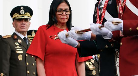 Rodríguez recibió la insignia de comandante en jefe de la Fuerza Armada de Venezuela. EFE/Palacio de Miraflores
