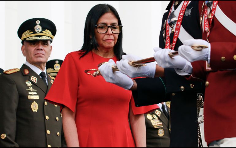 Rodríguez recibió la insignia de comandante en jefe de la Fuerza Armada de Venezuela. EFE/Palacio de Miraflores